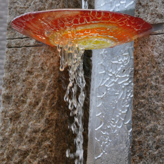 Glas Brunnen